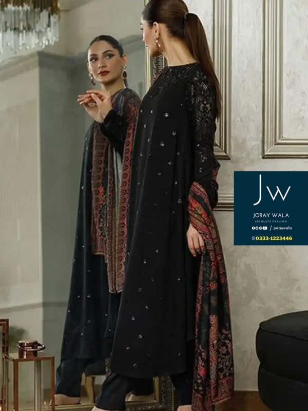 Model wearing Lulusar trending 3 piece suit in black color with floral dupatta available at joraywala